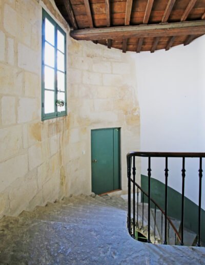 Naida Nimes 14